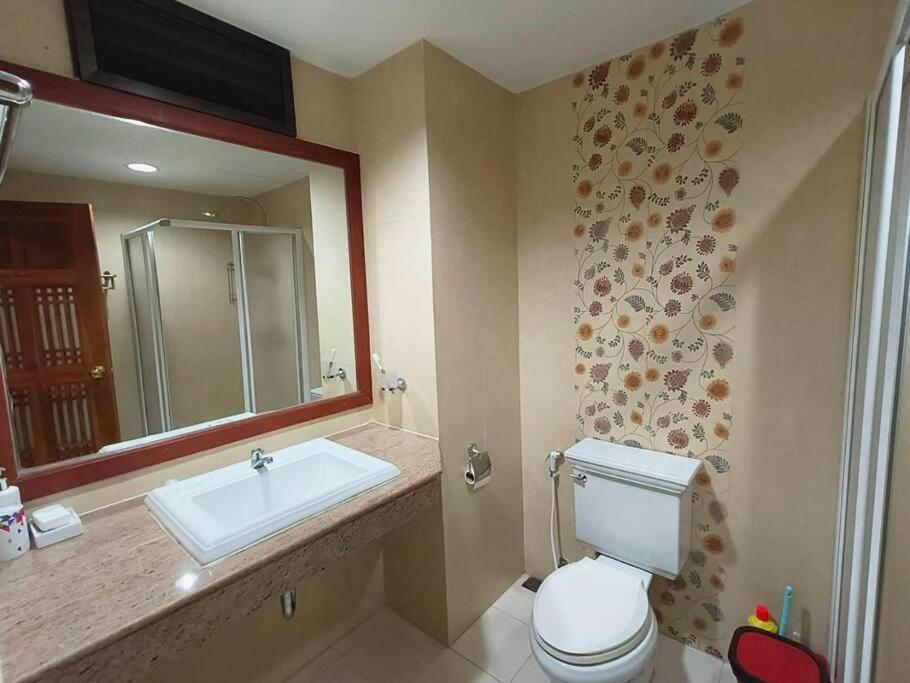 Baan Klang Condo In Central HHQ Exteriör bild