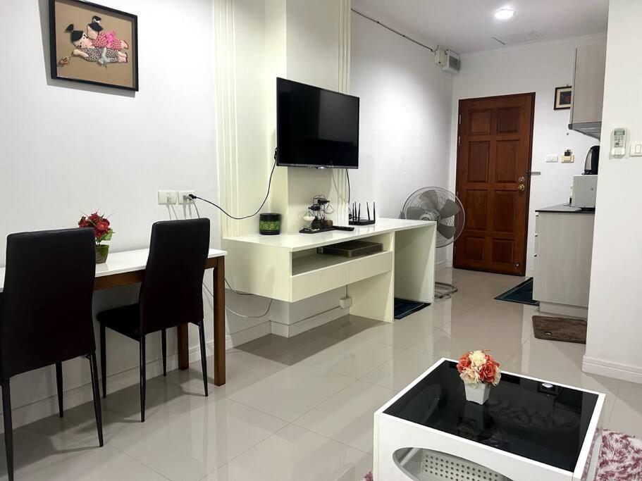 Baan Klang Condo In Central HHQ Exteriör bild