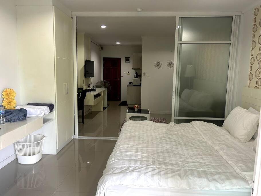 Baan Klang Condo In Central HHQ Exteriör bild