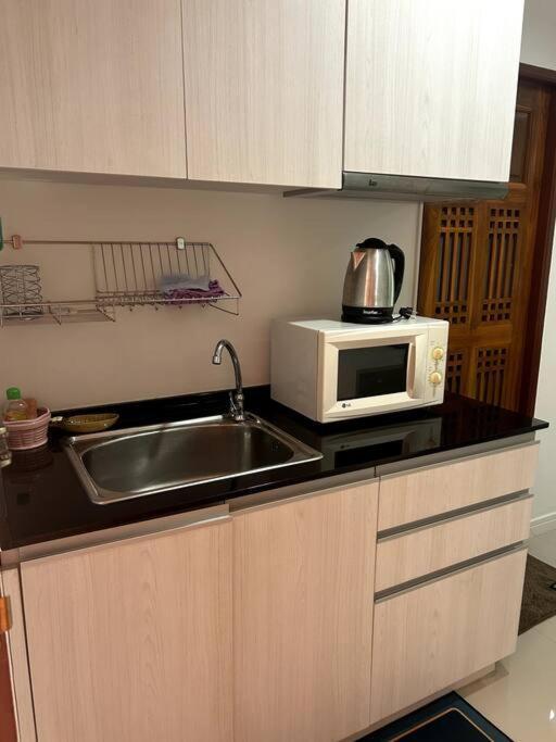 Baan Klang Condo In Central HHQ Exteriör bild