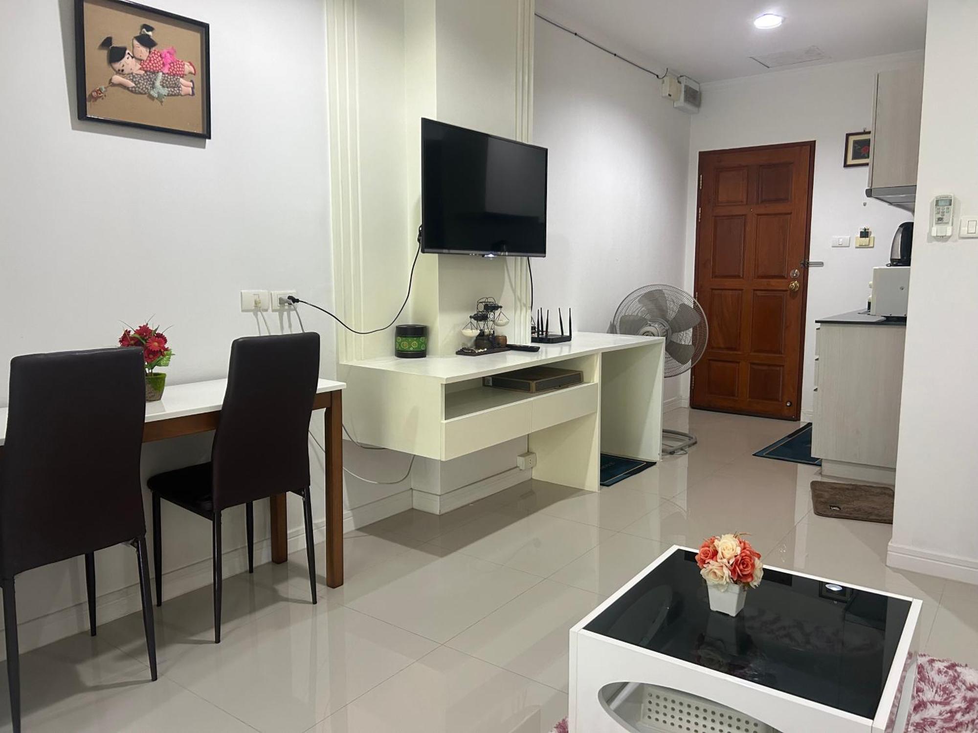 Baan Klang Condo In Central HHQ Exteriör bild